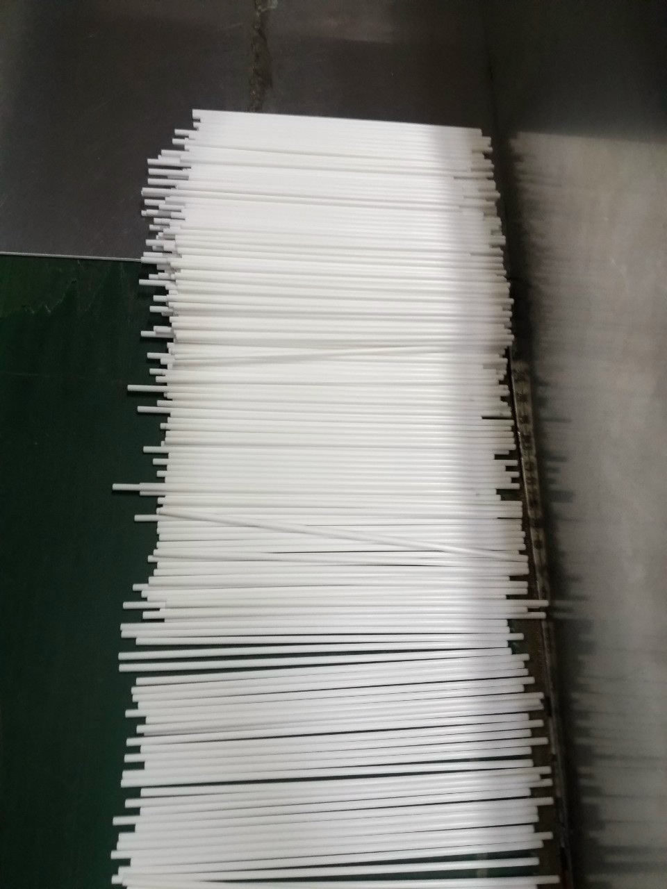 ĐÙN QUE NHỰA PP ( QUE QUÂY CAFE)